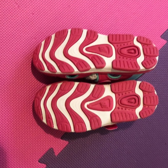 New balance, kids sandal, size 2 US. - Picture 4 of 4